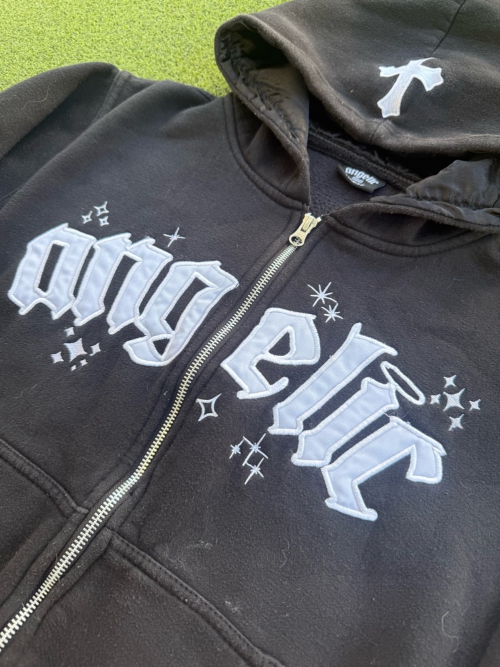 RARE MODERN DESIGNER Y2K EMO GOTH 2000s ANGELIC DESIGNER CROSS GRAPHIC ZIP UP - Picture 3 of 10